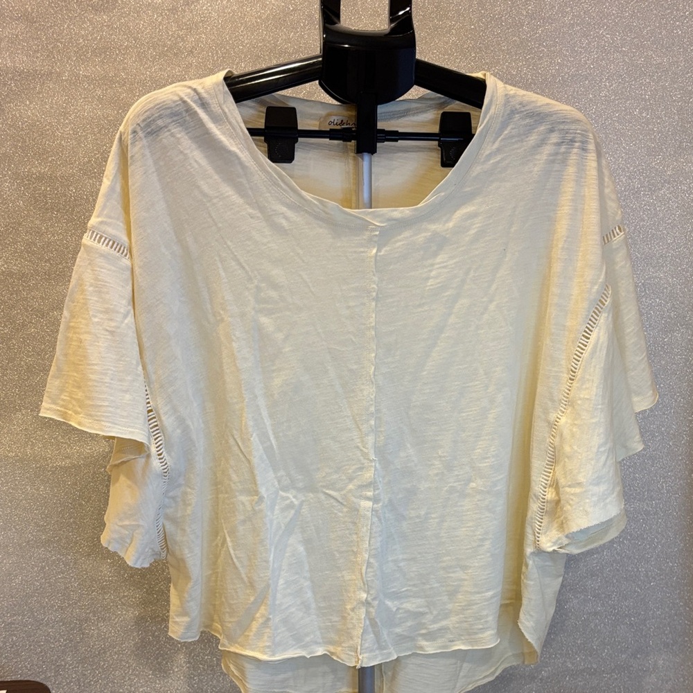 Oli & Hali Off-White Flowing Blouse